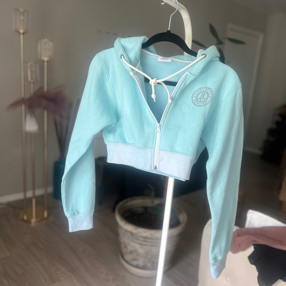 Turquoise Cropped Zip-Up Hoodie – Size S 💎🩵